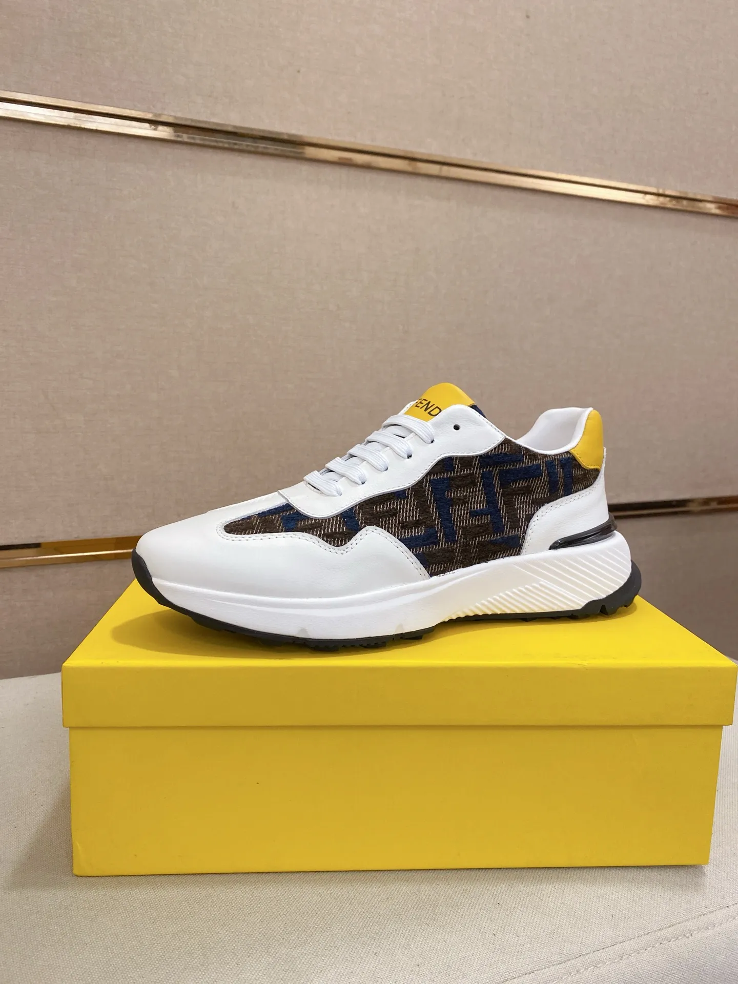 Men's shoes 💰 462💰 (fendi) New style 👊🏻 upper 🇮🇹 imported cowhide fabric 🇩🇪 lining imported sheepskin lining. The original outsole is molded to highlight the identity of every man, and the upper foot is elegant and stable🚶🏻🚶🏻The high-end custom counters reproduce the original version📯No matter the wind or rain, the shoe last remains unchanged and can withstand the verification of time🔍️,🔵 Size: 38-44